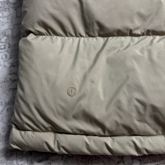 Lululemon Wunder Puff 600-Down-Fill
Cropped Vest Women’s Size 12 - Picture 4 of 7